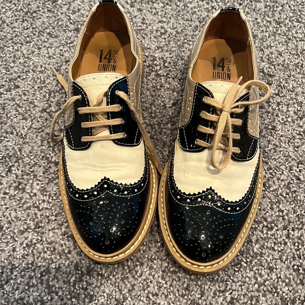 Women’s wingtip